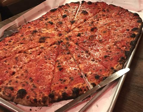 [I ate] this New Haven apizza with the typical char. : food
