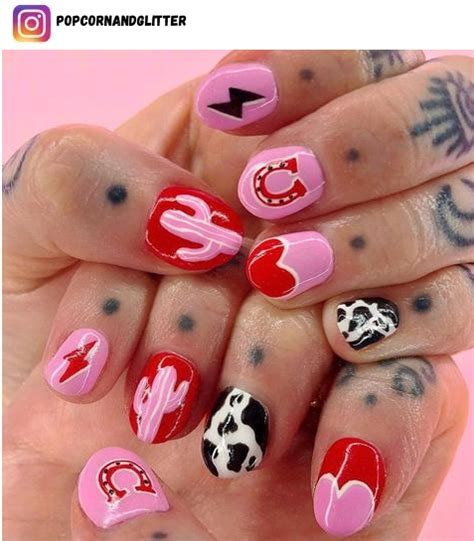 56 Horseshoe Nail Art Designs - Nerd About Town