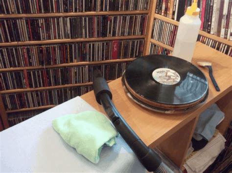 How to Clean Vinyl Records Without Damaging?