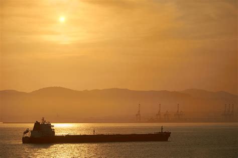 tanker revenues boost performance shippings earnings offshore energy