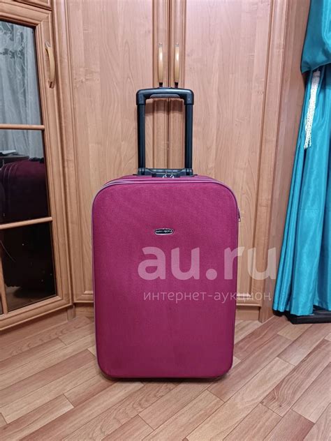Средний дорожный чемодан — купить в Красноярске. Состояние: Б/у ...