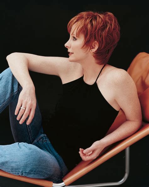 Fans react to the newest reba mcentire hair shades on tour 3