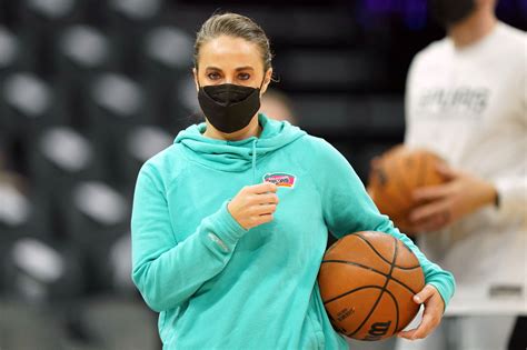 Reports: Aces to hire Becky Hammon to record-setting coaching deal
