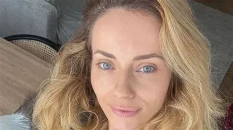 Кара ги да превъртат: Бившата на Мартин Елвиса е лудо влюбена в... жена ...