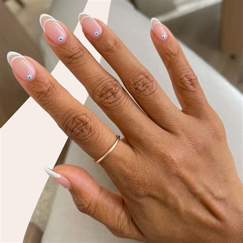Nail designs rounded are the top trend for weddings today 14