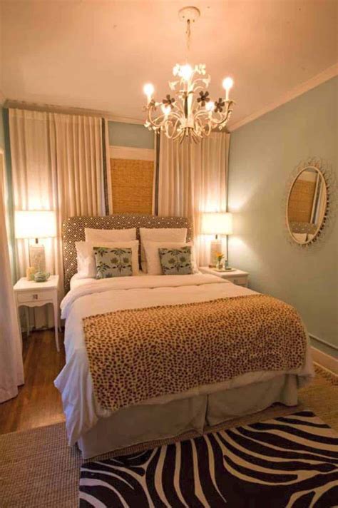 24 Sensational Small Master Bedroom Layouts - Home Decoration and ...