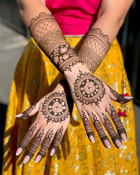 70+ Gorgeous Back Hand Mehndi Designs That Stole Our Hearts - Pyaari Weddings