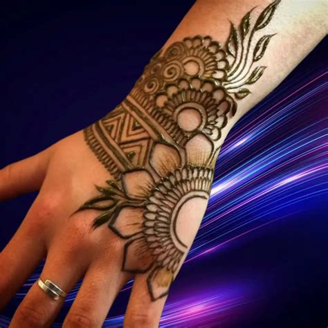 81 Simple Flower Mehndi Design For Wedding Season 2024 | Floral Mehndi Patterns - Mehndi Design 4u