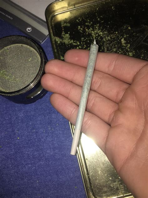 Time to spark up. How’s my roll? : r/weed