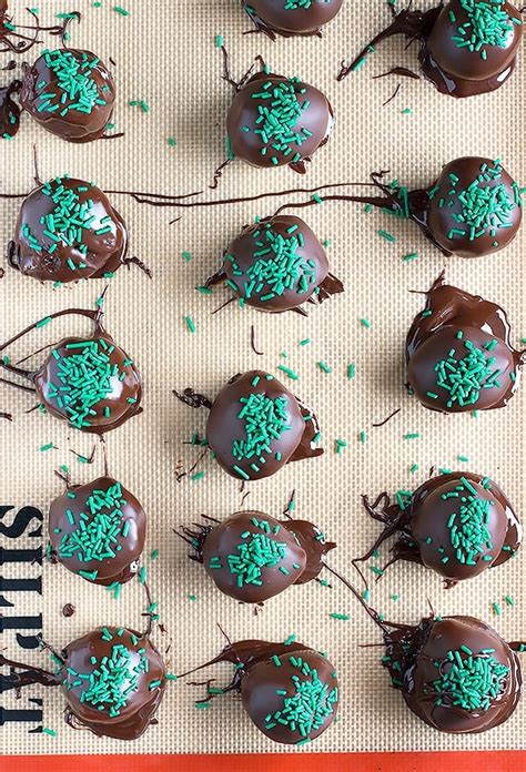 Mint Oreo Truffles – Deliciously Sprinkled