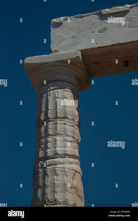 Doric column hi-res stock photography and images - Alamy