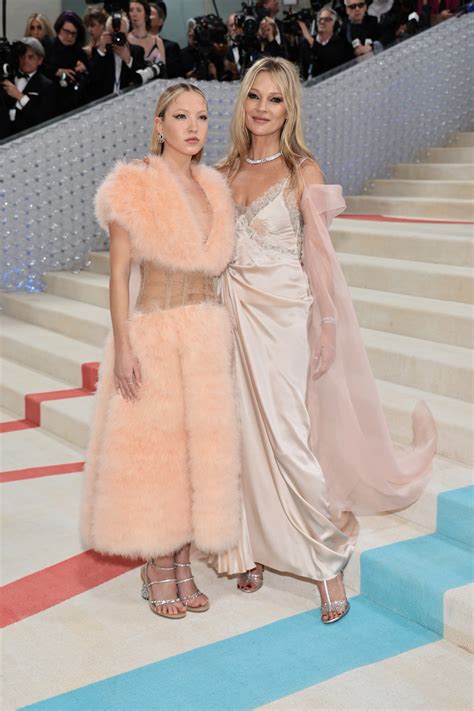 Kate Moss et sa fille Lila coordonnent leurs tenues Fendi au Met Gala