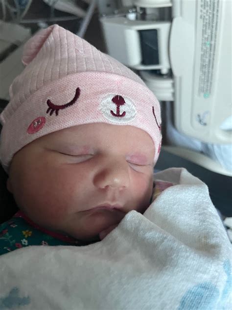 "Our Dream Sock notified us of her low oxygen." – Owlet US