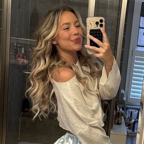 Are the lyrics catching your attention? 😉 #dance #model #prettygirl #