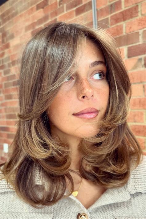 90's Medium Length Layered Haircut with Curtain Bangs