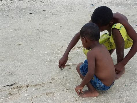 3 Travel Hacks Save Money, Travel Tips to See the World