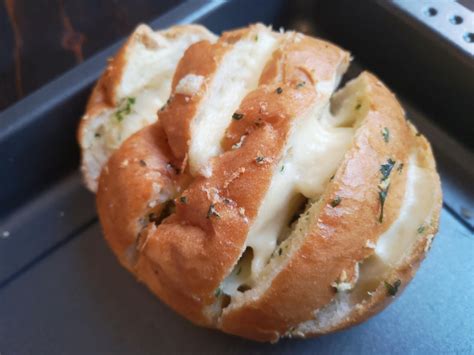 [Homemade] Mozzarella garlic bread : food