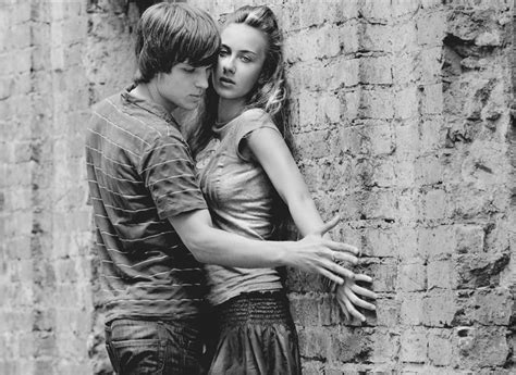 romantic love couples kissing wallpaper hd   eellis