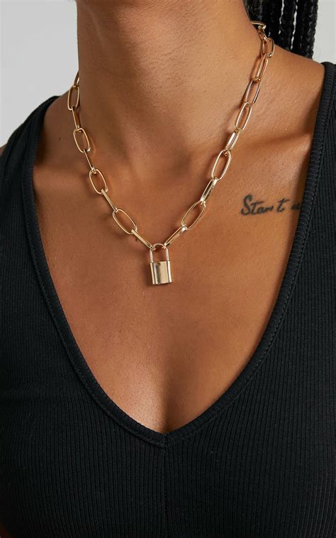 Vira Necklace in Gold | Showpo