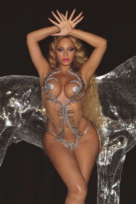 Beyoncè’s Naked ‘Renaissance’ Armour Came With An Instruction Manual