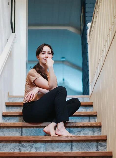 Valeriya Lanskaya's feet