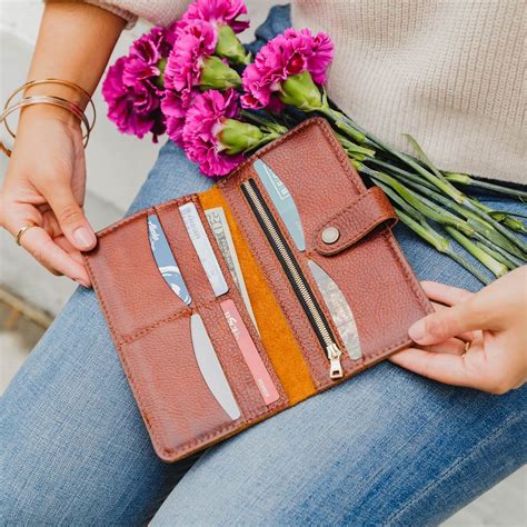 Women's Bi-Fold Wallet | Portland Leather Goods
