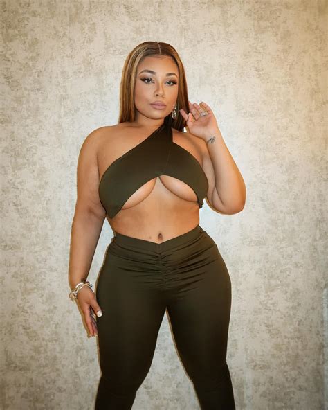 Passion Jonesz | I am the danger 🐍 @fashionnovacurve 🔍 Steal The Show