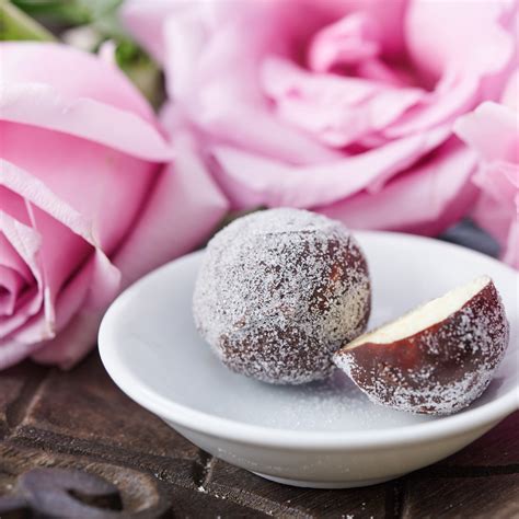 White Chocolate Rose – Jessica Foster Confections