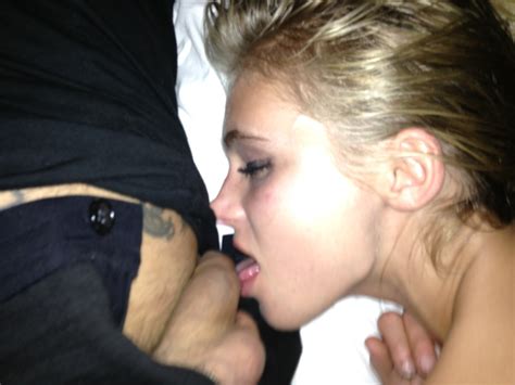 Naked Allegra Carpenter in 2014 iCloud leak - The Second Cumming