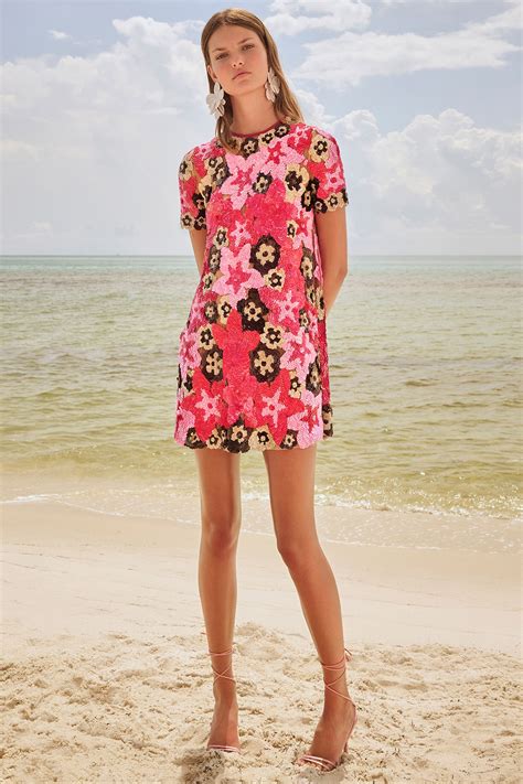 outfit  ir  la playa  vestidos  sandalias  verano  vogue