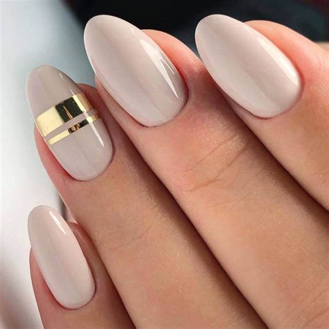 Beautiful evening nails, Beige gel polish, Christmas manicure on short ...