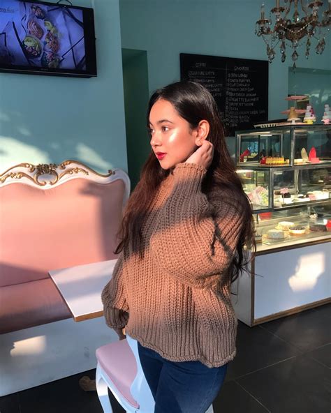 আমরীন🖤🇧🇩 | I know there’s a goddess’ing glow on my face but I’m low-key