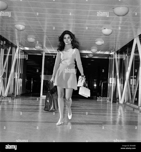 Canadaian television and film actress Barbara Parkins leaving Stock ...