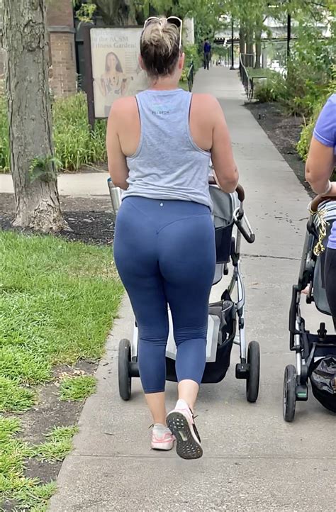 Insane thick MILF ass - Spandex, Leggings & Yoga Pants - Forum