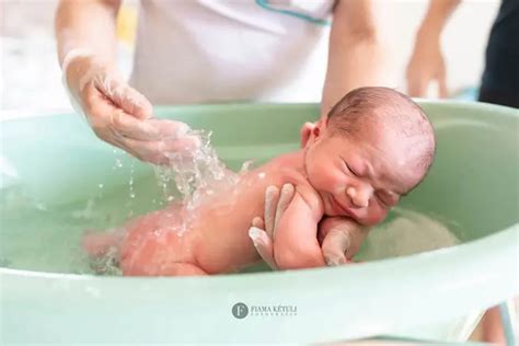 Como Dar Banho Em Bebe - Cuidados e dicas para o primeiro banho do bebê | Portal R10