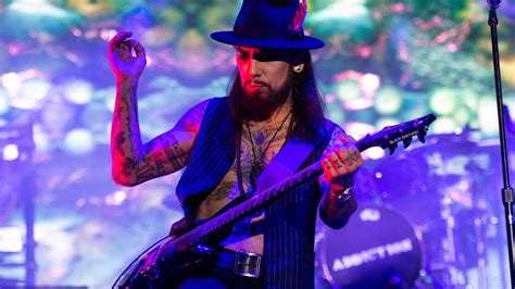 Dave Navarro recalls ‘very strange’ Guns N’ Roses studio session