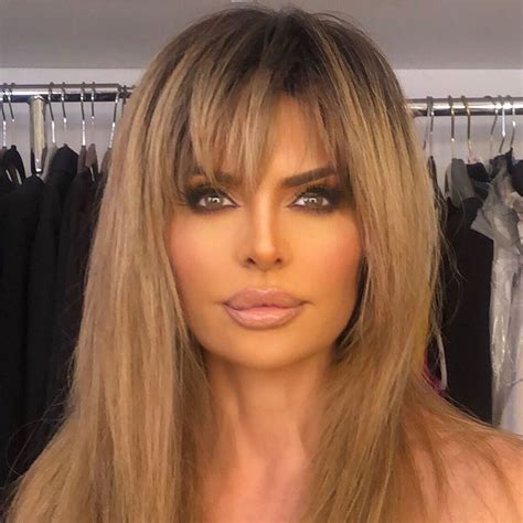 Lisa Rinna Debuts Supermodel-Inspired Blonde Hair and Bangs: 'We ...