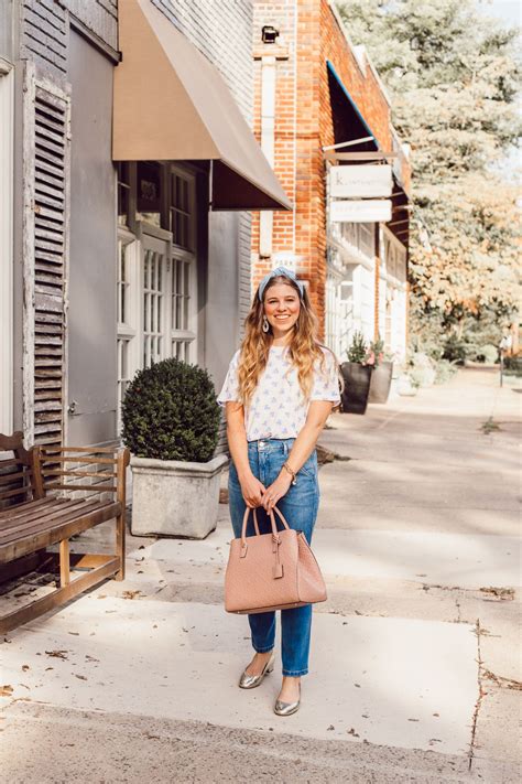 Critics are calling the Dianeses trend a major fashion faux pas 22