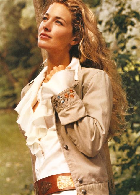 Fans celebrate as elaine irwin returns to the red carpet 6