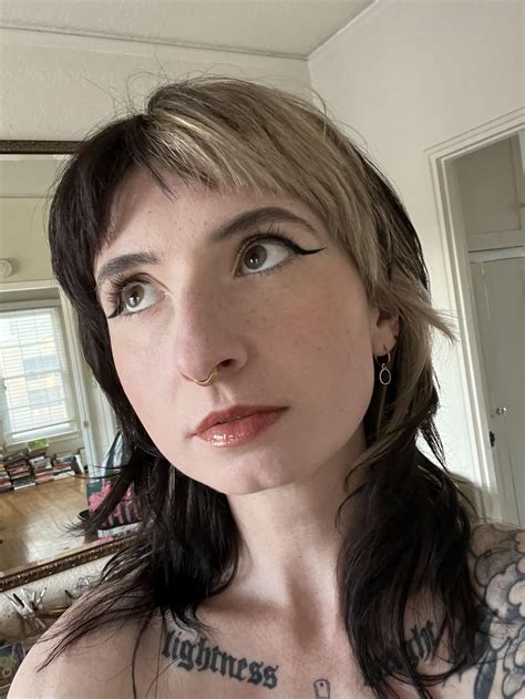 Thinking about how girls with big noses give the best head bc we can