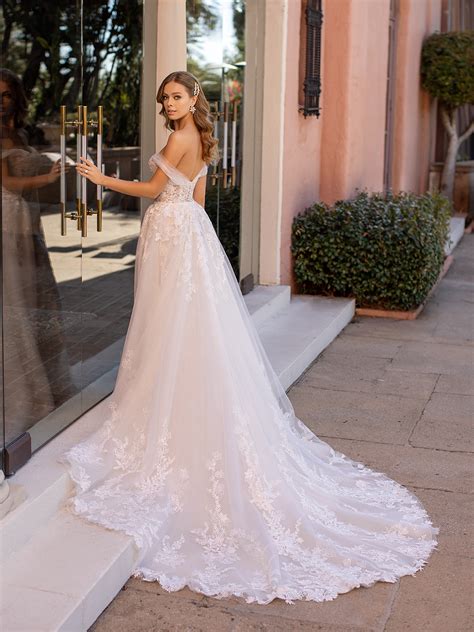 long wedding gown train - Fashion Professional
