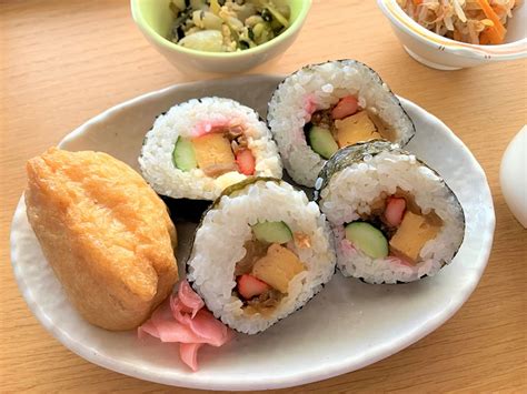 【昼食】いなりと巻き寿司｜食事サービス｜【公式】有料老人ホーム エデンの園｜聖隷福祉事業団