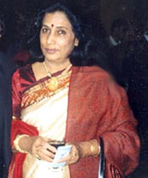 station hollywood singer arati mukherjee     break