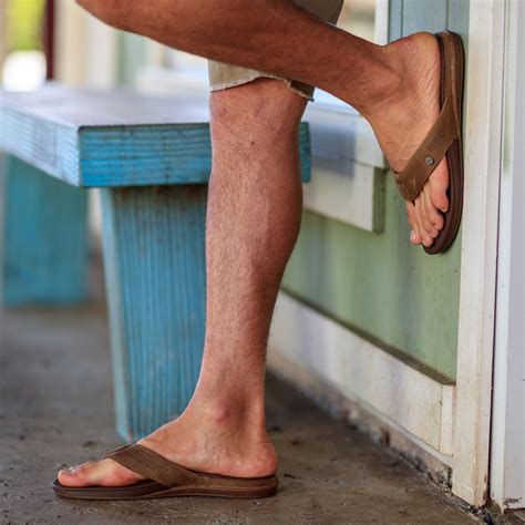 leather flip flops men 8