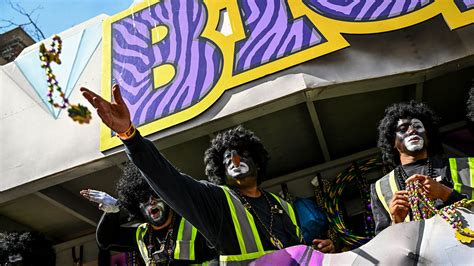Mardi Gras 2023: Costumes, parades, and dancing fill the streets of New