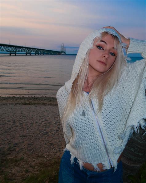 Adrianah Lee | homesick | Instagram