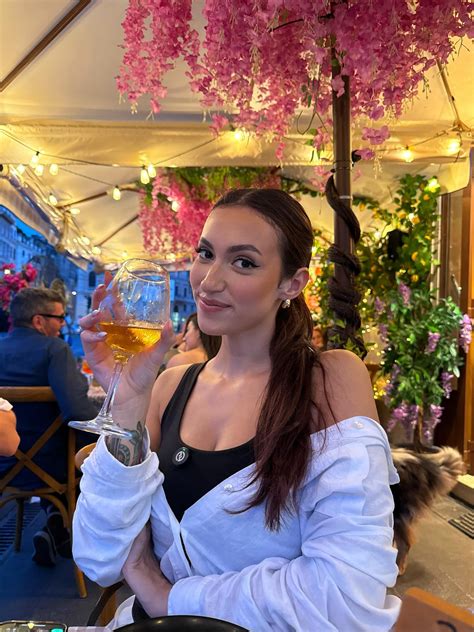 Clara (@claraatwork) • Instagram photos and videos