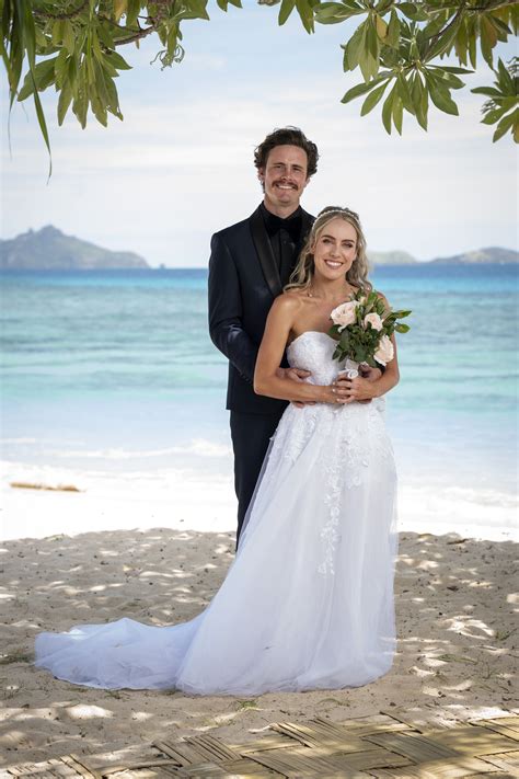 Stranded On Honeymoon Island: Everything We Know So Far