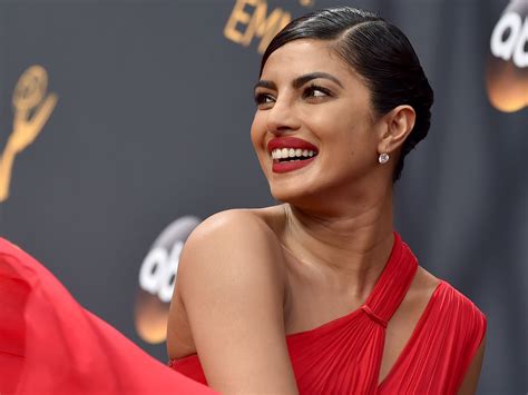 Female Celebrities With Big Smiles - Infoupdate.org