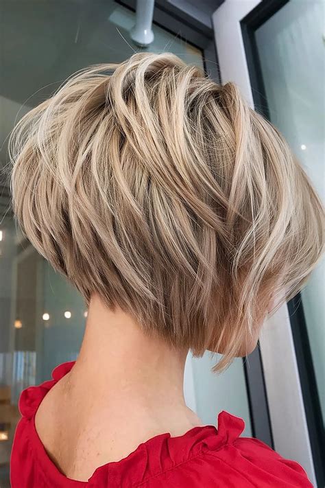 chic ways  style  layered stacked bob